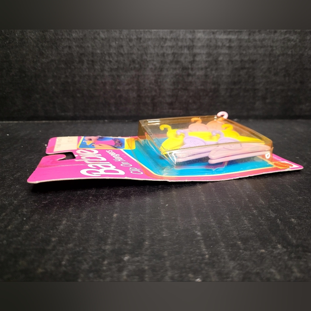 1993 Barbie Colorful Clip-On Hangers Set #65008 - Picture 3 of 3